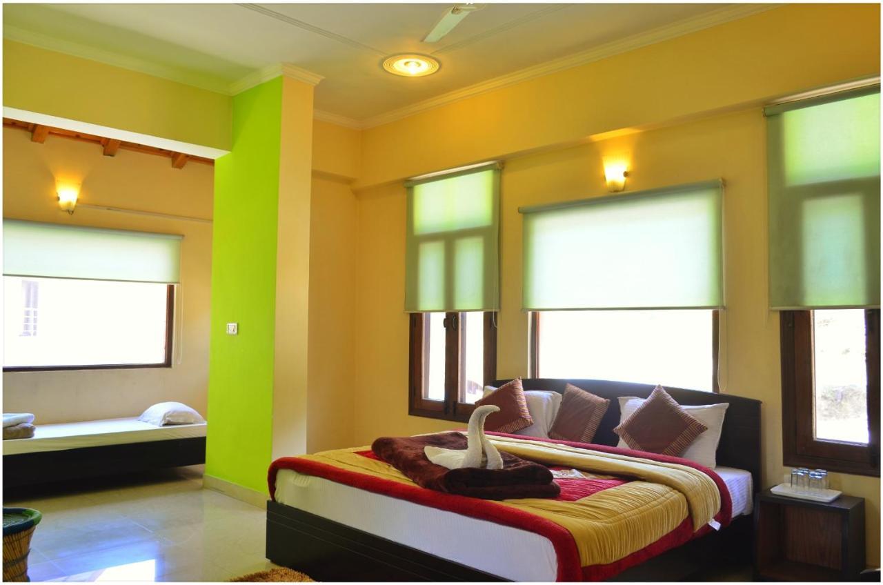 אלמורה Shivalik River Retreat מראה חיצוני תמונה