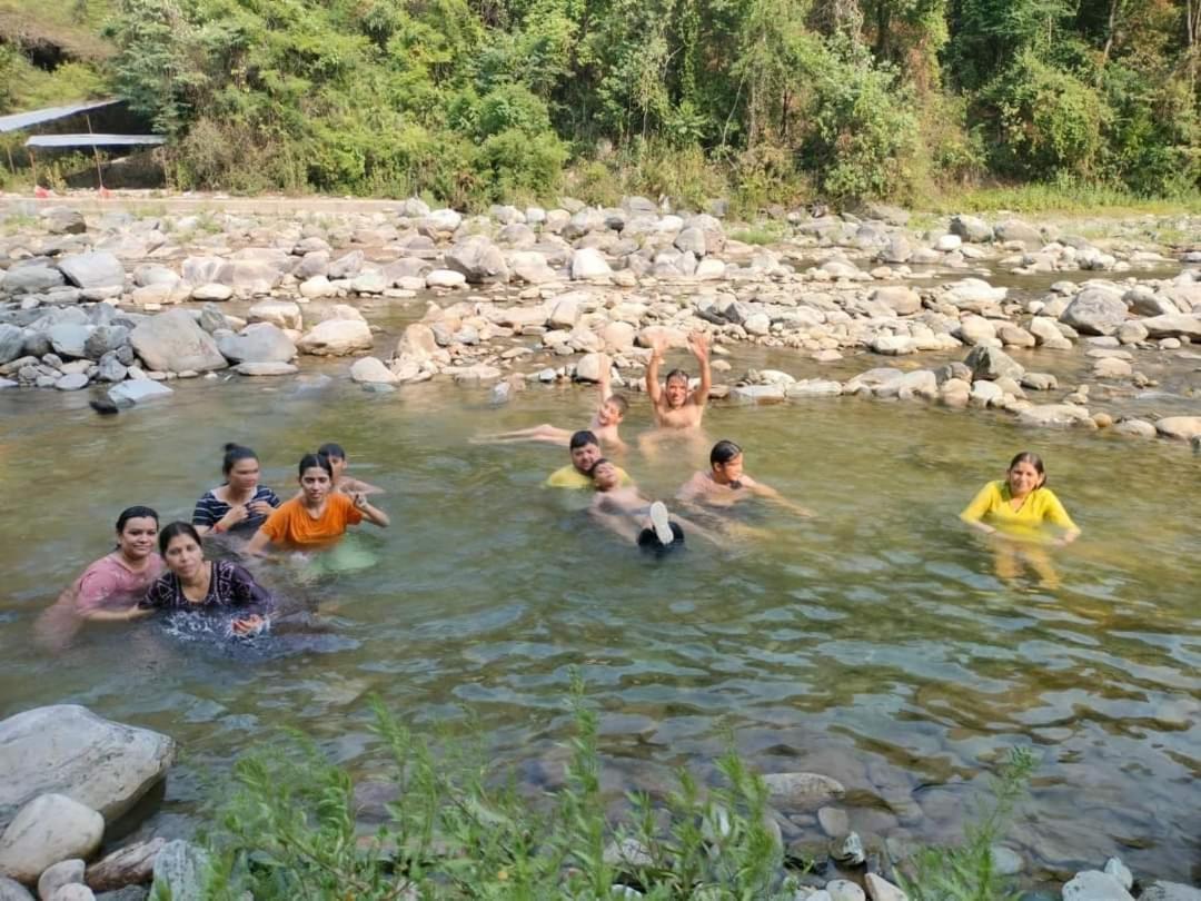 אלמורה Shivalik River Retreat מראה חיצוני תמונה